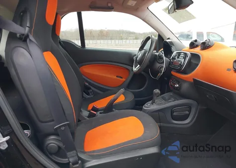 2016 Smart Fortwo Passion z USA, uszkodzony, nr VIN WMEFJ5DA3GK069871